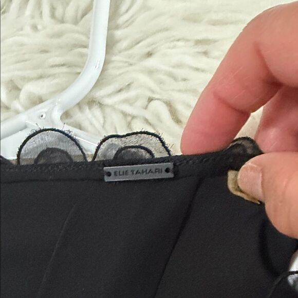 Elie Tahari Black Scalloped Blouse 100% Silk Size XL - Picture 10 of 12